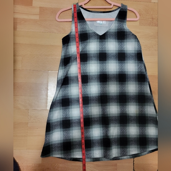 Loose fitted plaid dress - Picture 2 of 4